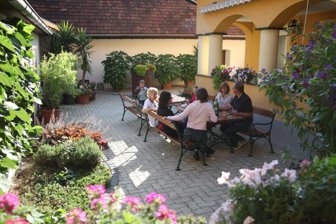 Ferienhof Uhudler-Arkaden Stegersbach Exterior photo